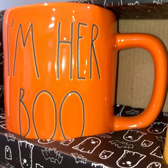 π»π§ββοΈ Rae Dunn Magenta IβM HIS WITCH & IβM HER BOO Set of 2 Mugs in Gift Box - Picture 2 of 12